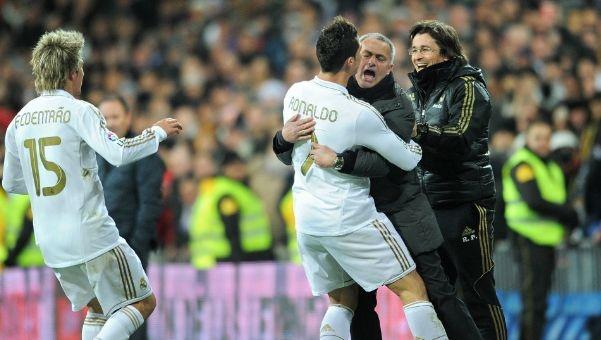 队友的肯定！远藤航投票萨拉赫第一，登贝莱第二、门德斯第三（队友力挺！远藤航将萨拉赫票选第一，登贝莱第二、门德斯第三）