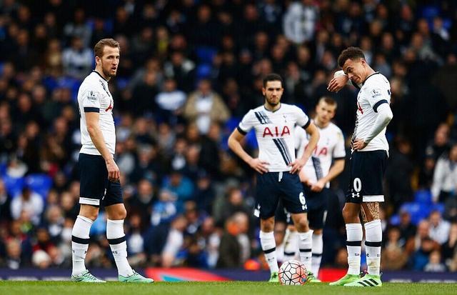 欧冠半场：科纳特进球被吹，蓝黑军伤2将，国米0-0利物浦（欧冠半场战报：科纳特进球被判无效，蓝黑军两人受伤，国米暂0-0利物浦）