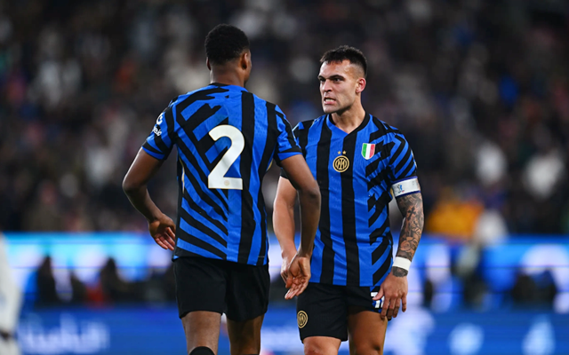 他用表现锁定胜局（凭借出色发挥锁定胜利）