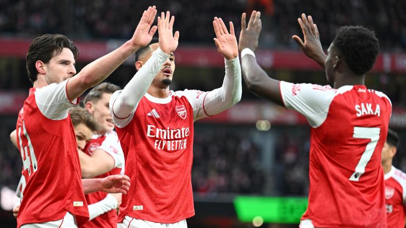 传记作者：亚马尔早期对莱万很不满，后来明白对方是想帮自己（传记作者：亚马尔曾对莱万不满，后知其为善意相助）