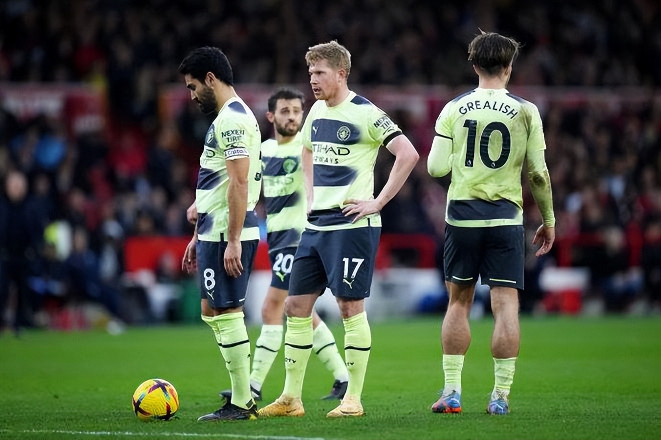 记者：申花队已于昨晚返回上海，迎来5天假期进行休整（记者：申花昨夜回沪，将休整五天）