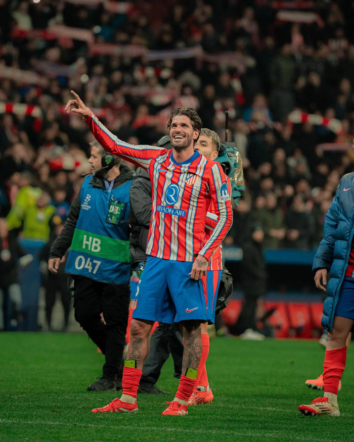 拉科鲁尼亚核心佩克：梦想为皇萨效力，希望能入选西班牙队（拉科鲁尼亚核心佩克：渴望披上皇马或巴萨战袍，盼获西班牙国家队征召）