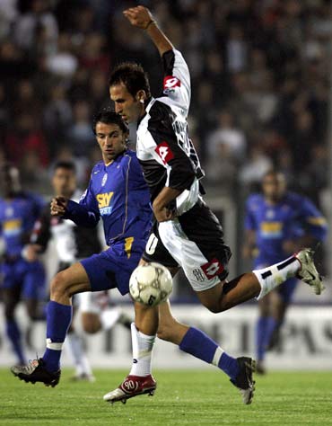 篮球篮网主力中锋脚踝扭伤，伤势待评估（篮网首发中锋脚踝扭伤，伤情待进一步评估）