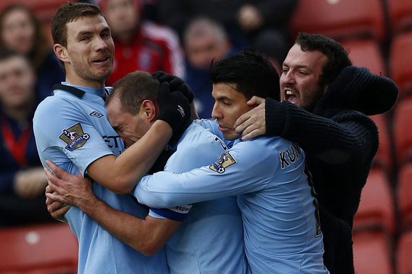 火箭哈登末节爆发连得15分（火箭核心哈登末节发威 连拿15分）