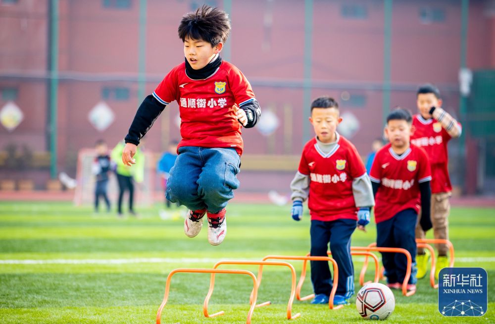 为何换下伊尔迪兹？斯帕莱蒂：奥蓬达身价可是有四、五千万欧（斯帕莱蒂解释换下伊尔迪兹：奥蓬达身价达四五千万欧）