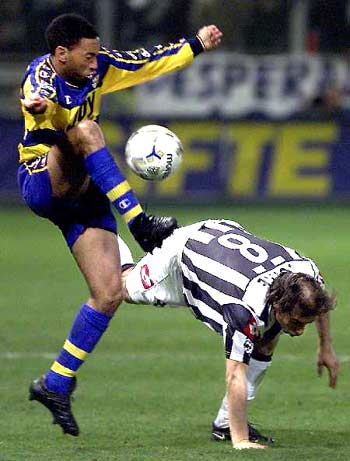 东体：申花有3名外援合同到期，与广岛一战是最后机遇（东体：申花三外援合同将到期，对阵广岛成最后机会）